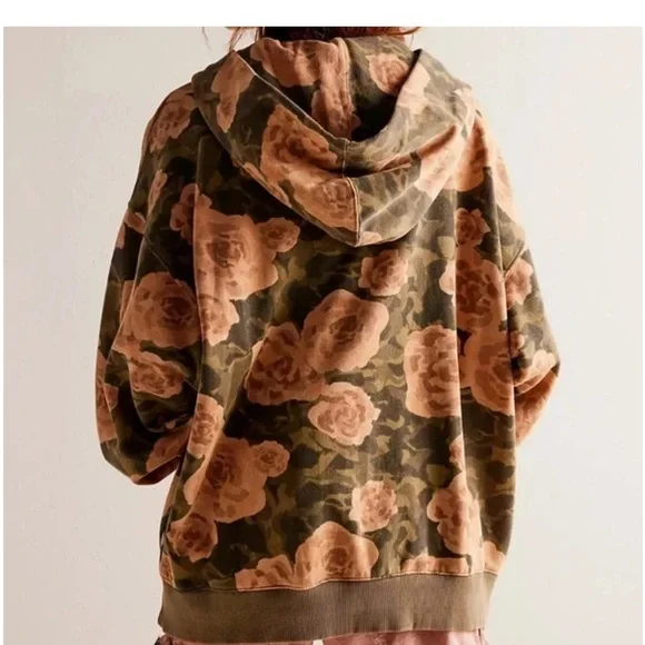 We The Free It’s a Vibe Printed Hoodie - Picture 2 of 7